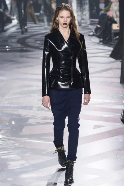 Look 45